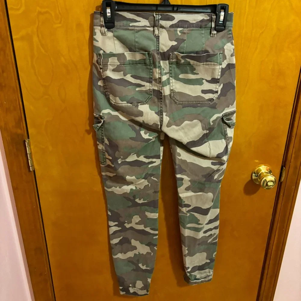 J. Crew Camo High Rise‎ Pants Vintage Straight Cargo Jeans Size Crop Leg Size 25